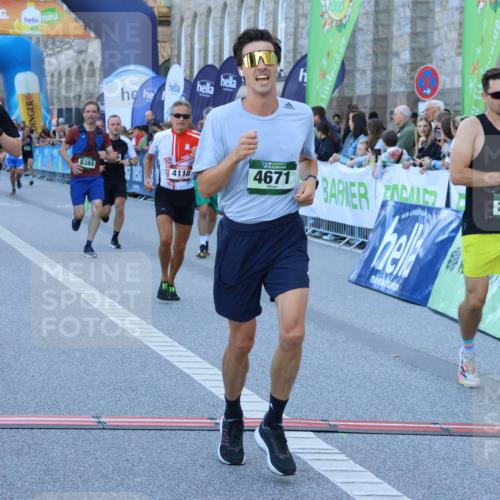 01.09.2024 - BARMER Alsterlauf Strokosch-Dieckow http://msf.ph/oto/6889579 01.09.2024 09:46:31 Ziel 2110, 2406, 2469, 2756, 2810, 3193, 3411, 3576, 3715, 4118, 4323, 4671, 4948, 5080, 5173, 8091, 8168, 8372, 8384 meine-sportfotos.de