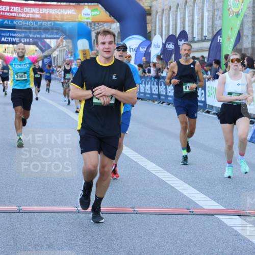 01.09.2024 - BARMER Alsterlauf Strokosch-Dieckow http://msf.ph/oto/6889607 01.09.2024 09:46:46 Ziel 2487, 2702, 2903, 3244, 3378, 3382, 3606, 3848, 4020, 4281, 4569, 4677, 4800, 4838, 5196, 8162, 8332, 8370 meine-sportfotos.de