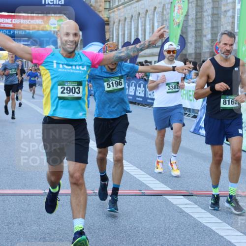 01.09.2024 - BARMER Alsterlauf Strokosch-Dieckow http://msf.ph/oto/6889618 01.09.2024 09:46:49 Ziel 2487, 2702, 2847, 2903, 3244, 3378, 3382, 3848, 4020, 4281, 4569, 4677, 4800, 4838, 5196, 8162, 8332 meine-sportfotos.de