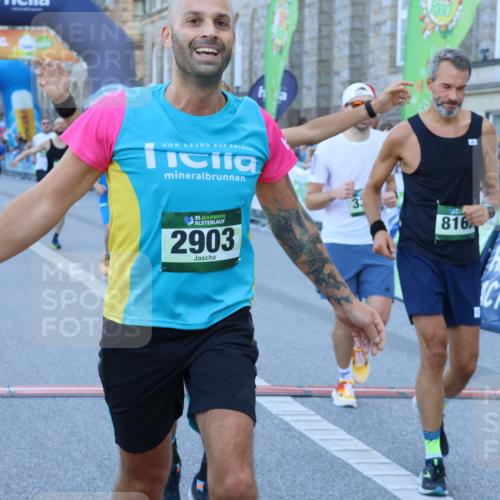 01.09.2024 - BARMER Alsterlauf Strokosch-Dieckow http://msf.ph/oto/6889622 01.09.2024 09:46:50 Ziel 2702, 2847, 2903, 3244, 3378, 3382, 3848, 4020, 4281, 4569, 4800, 4838, 5196, 8162, 8332 meine-sportfotos.de