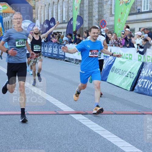 01.09.2024 - BARMER Alsterlauf Strokosch-Dieckow http://msf.ph/oto/6889625 01.09.2024 09:46:52 Ziel 2847, 3244, 3378, 3382, 3848, 4020, 4281, 4569, 4800, 8332 meine-sportfotos.de