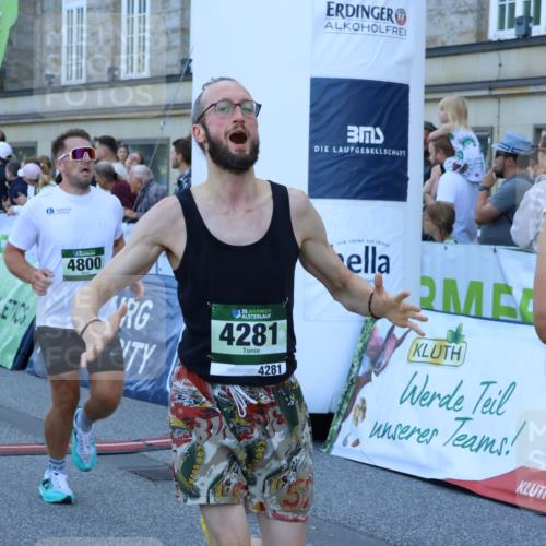01.09.2024 - BARMER Alsterlauf Strokosch-Dieckow http://msf.ph/oto/6889636 01.09.2024 09:46:55 Ziel 2847, 3244, 3378, 4020, 4281, 4800, 8332 meine-sportfotos.de