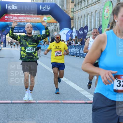 01.09.2024 - BARMER Alsterlauf Strokosch-Dieckow http://msf.ph/oto/6889688 01.09.2024 09:47:30 Ziel 2660, 3003, 3165, 3291, 4088, 4483, 4491, 5002, 5057, 8092, 8119, 8305 meine-sportfotos.de