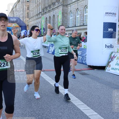 01.09.2024 - BARMER Alsterlauf Strokosch-Dieckow http://msf.ph/oto/6890577 01.09.2024 10:08:37 Ziel 2063, 2101, 2301, 2694, 2781, 2817, 3009, 3068, 3224, 3233, 3236, 3270, 4464, 4472, 5172 meine-sportfotos.de