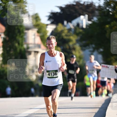 01.09.2024 - BARMER Alsterlauf Dr. Thomas Lammeyer http://msf.ph/oto/6891798 01.09.2024 09:22:48 Laufen 4136 meine-sportfotos.de