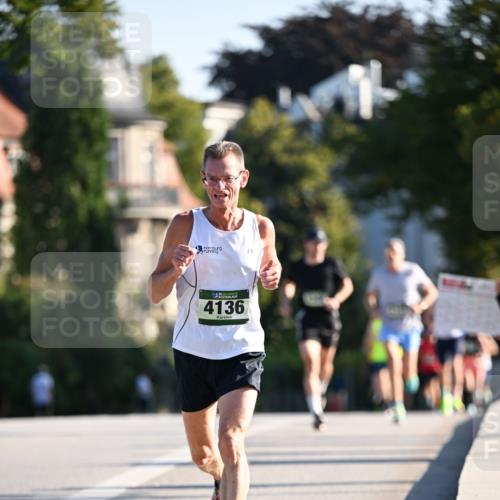 01.09.2024 - BARMER Alsterlauf Dr. Thomas Lammeyer http://msf.ph/oto/6891799 01.09.2024 09:22:48 Laufen 4136 meine-sportfotos.de