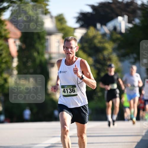 01.09.2024 - BARMER Alsterlauf Dr. Thomas Lammeyer http://msf.ph/oto/6891801 01.09.2024 09:22:49 Laufen 4136 meine-sportfotos.de