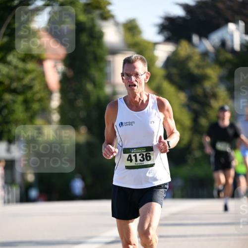01.09.2024 - BARMER Alsterlauf Dr. Thomas Lammeyer http://msf.ph/oto/6891804 01.09.2024 09:22:49 Laufen 5, 4136 meine-sportfotos.de