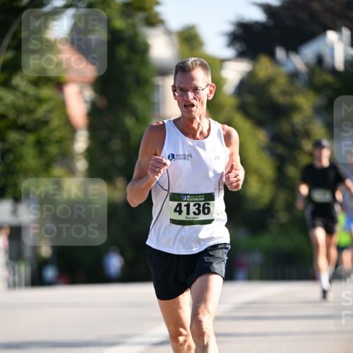 01.09.2024 - BARMER Alsterlauf Dr. Thomas Lammeyer http://msf.ph/oto/6891805 01.09.2024 09:22:49 Laufen 35, 4136 meine-sportfotos.de
