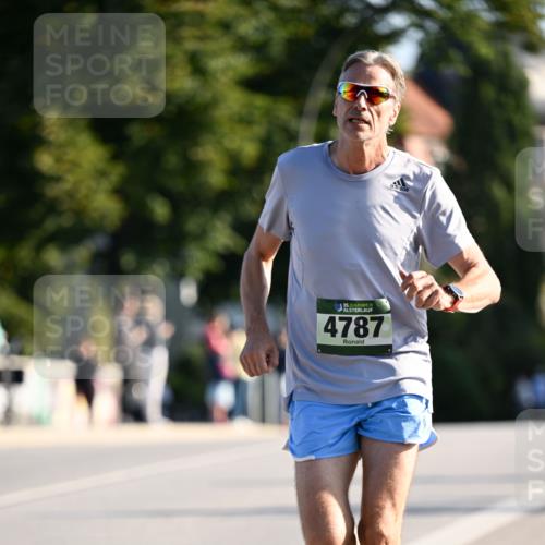01.09.2024 - BARMER Alsterlauf Dr. Thomas Lammeyer http://msf.ph/oto/6891829 01.09.2024 09:22:54 Laufen 35, 4787 meine-sportfotos.de