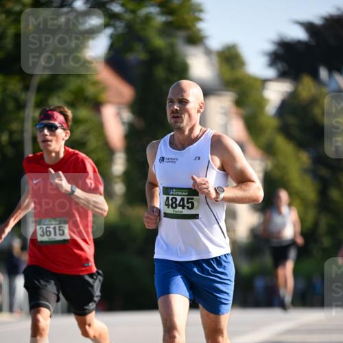 01.09.2024 - BARMER Alsterlauf Dr. Thomas Lammeyer http://msf.ph/oto/6891866 01.09.2024 09:23:02 Laufen 3615, 35, 4845 meine-sportfotos.de