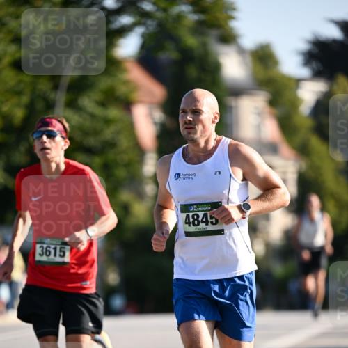 01.09.2024 - BARMER Alsterlauf Dr. Thomas Lammeyer http://msf.ph/oto/6891867 01.09.2024 09:23:03 Laufen 3615, 35, 4845 meine-sportfotos.de