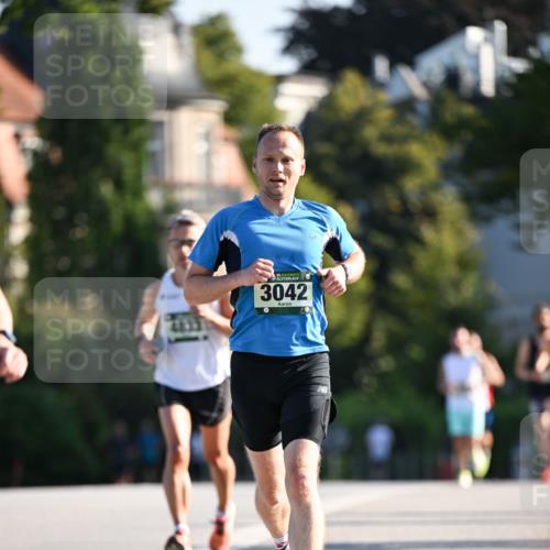 01.09.2024 - BARMER Alsterlauf Dr. Thomas Lammeyer http://msf.ph/oto/6891910 01.09.2024 09:23:11 Laufen 35, 3042 meine-sportfotos.de