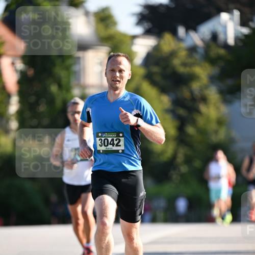 01.09.2024 - BARMER Alsterlauf Dr. Thomas Lammeyer http://msf.ph/oto/6891913 01.09.2024 09:23:11 Laufen 35, 3042 meine-sportfotos.de