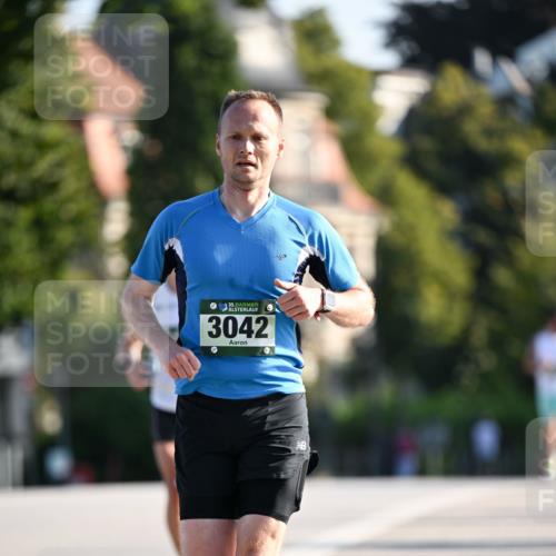 01.09.2024 - BARMER Alsterlauf Dr. Thomas Lammeyer http://msf.ph/oto/6891918 01.09.2024 09:23:12 Laufen 35, 3042 meine-sportfotos.de