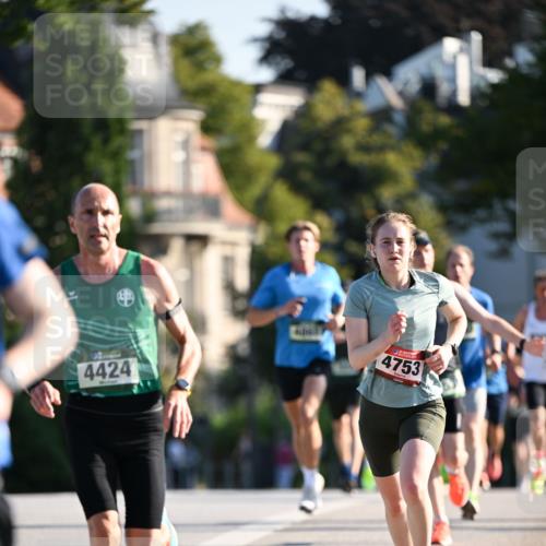 01.09.2024 - BARMER Alsterlauf Dr. Thomas Lammeyer http://msf.ph/oto/6892018 01.09.2024 09:23:33 Laufen 4753, 4424 meine-sportfotos.de