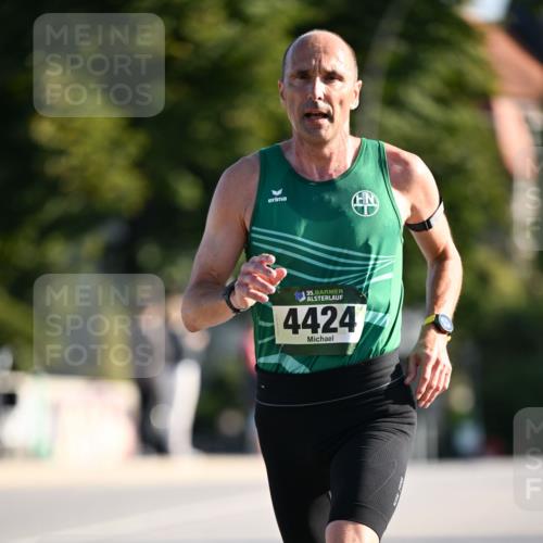 01.09.2024 - BARMER Alsterlauf Dr. Thomas Lammeyer http://msf.ph/oto/6892029 01.09.2024 09:23:34 Laufen 35, 4424 meine-sportfotos.de