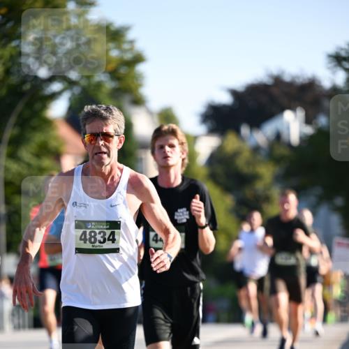 01.09.2024 - BARMER Alsterlauf Dr. Thomas Lammeyer http://msf.ph/oto/6892055 01.09.2024 09:23:40 Laufen 1035, 4834 meine-sportfotos.de