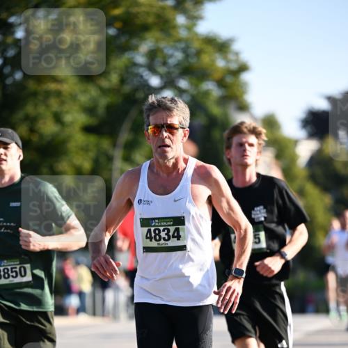 01.09.2024 - BARMER Alsterlauf Dr. Thomas Lammeyer http://msf.ph/oto/6892056 01.09.2024 09:23:40 Laufen 3850, 35, 4834 meine-sportfotos.de
