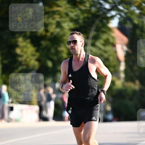 01.09.2024 - BARMER Alsterlauf Dr. Thomas Lammeyer http://msf.ph/oto/6892101 01.09.2024 09:23:49 Laufen 44 meine-sportfotos.de