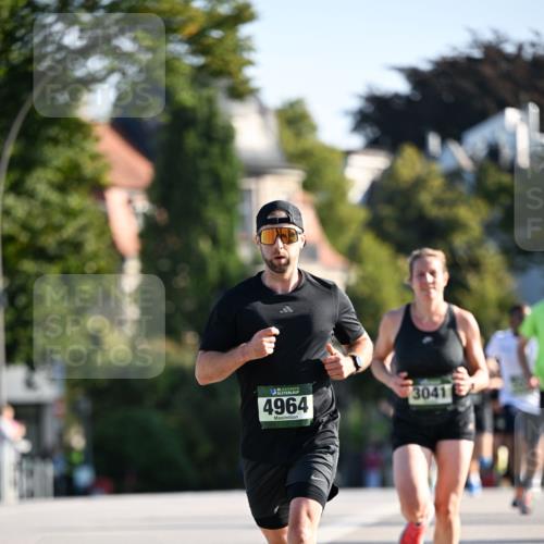 01.09.2024 - BARMER Alsterlauf Dr. Thomas Lammeyer http://msf.ph/oto/6892114 01.09.2024 09:23:52 Laufen 4964, 3041 meine-sportfotos.de