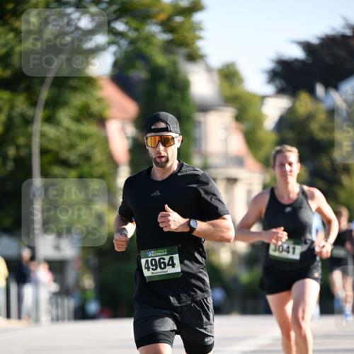 01.09.2024 - BARMER Alsterlauf Dr. Thomas Lammeyer http://msf.ph/oto/6892118 01.09.2024 09:23:53 Laufen 35, 4964, 3041 meine-sportfotos.de
