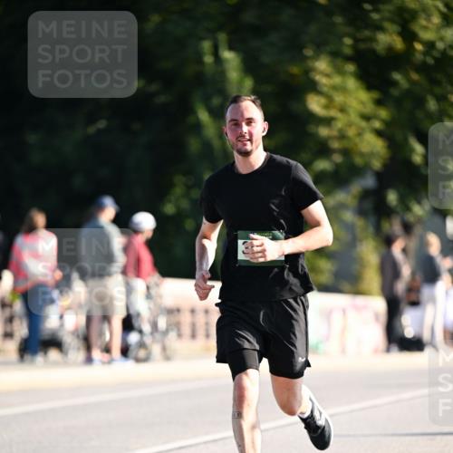 01.09.2024 - BARMER Alsterlauf Dr. Thomas Lammeyer http://msf.ph/oto/6892258 01.09.2024 09:24:16 Laufen  meine-sportfotos.de