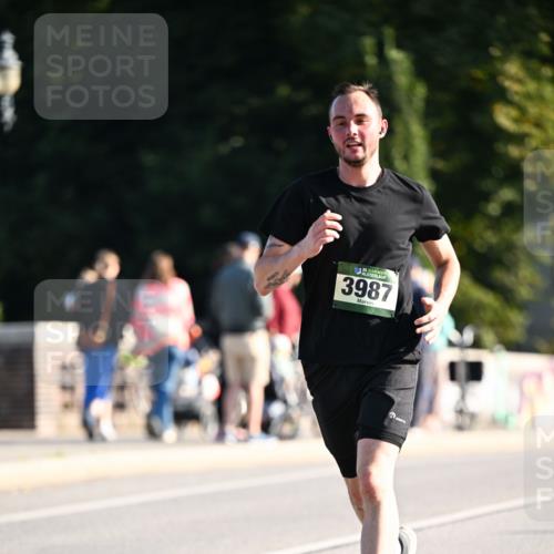 01.09.2024 - BARMER Alsterlauf Dr. Thomas Lammeyer http://msf.ph/oto/6892261 01.09.2024 09:24:16 Laufen 3987 meine-sportfotos.de