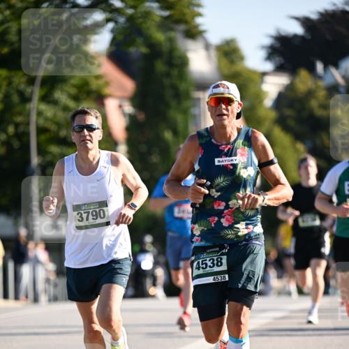 01.09.2024 - BARMER Alsterlauf Dr. Thomas Lammeyer http://msf.ph/oto/6892386 01.09.2024 09:24:39 Laufen 3790, 4538, 4538 meine-sportfotos.de