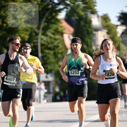 01.09.2024 - BARMER Alsterlauf Dr. Thomas Lammeyer http://msf.ph/oto/6892442 01.09.2024 09:24:48 Laufen 4407, 4407, 5252, 4828 meine-sportfotos.de