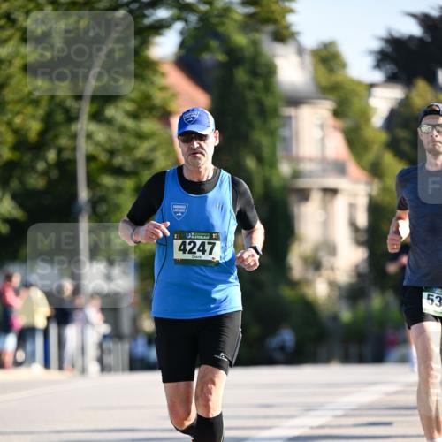 01.09.2024 - BARMER Alsterlauf Dr. Thomas Lammeyer http://msf.ph/oto/6892477 01.09.2024 09:24:55 Laufen 35, 35, 4247, 53 meine-sportfotos.de
