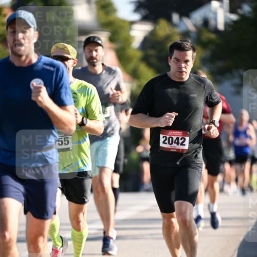 01.09.2024 - BARMER Alsterlauf Dr. Thomas Lammeyer http://msf.ph/oto/6892517 01.09.2024 09:25:00 Laufen 55, 35, 2042 meine-sportfotos.de