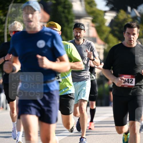 01.09.2024 - BARMER Alsterlauf Dr. Thomas Lammeyer http://msf.ph/oto/6892518 01.09.2024 09:25:00 Laufen 5, 042 meine-sportfotos.de