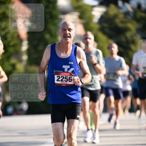 01.09.2024 - BARMER Alsterlauf Dr. Thomas Lammeyer http://msf.ph/oto/6892553 01.09.2024 09:25:07 Laufen 35, 2256 meine-sportfotos.de