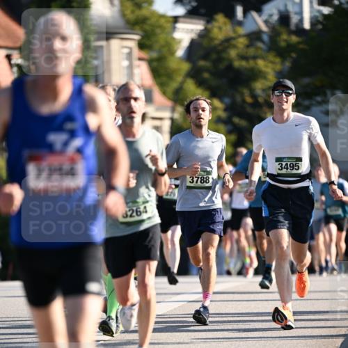 01.09.2024 - BARMER Alsterlauf Dr. Thomas Lammeyer http://msf.ph/oto/6892557 01.09.2024 09:25:07 Laufen 1254, 8264, 3788, 3495 meine-sportfotos.de