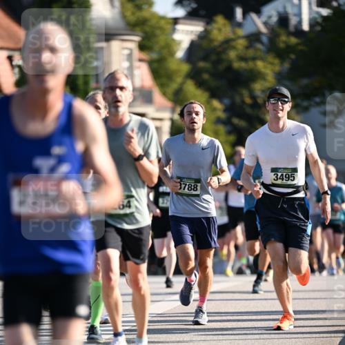 01.09.2024 - BARMER Alsterlauf Dr. Thomas Lammeyer http://msf.ph/oto/6892558 01.09.2024 09:25:08 Laufen 64, 3788, 3495 meine-sportfotos.de
