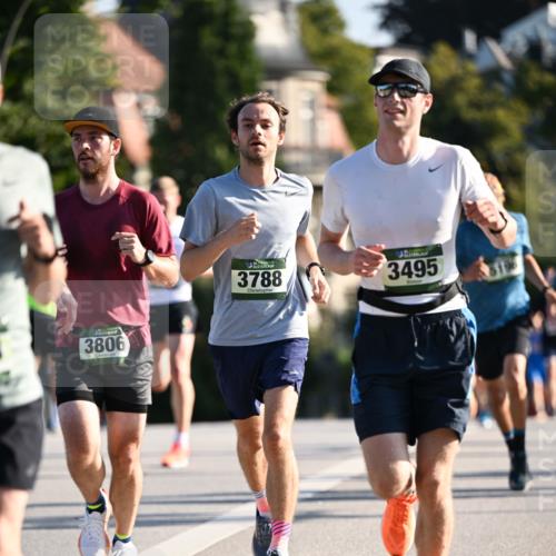 01.09.2024 - BARMER Alsterlauf Dr. Thomas Lammeyer http://msf.ph/oto/6892569 01.09.2024 09:25:09 Laufen 3806, 3788, 3495 meine-sportfotos.de