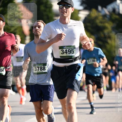 01.09.2024 - BARMER Alsterlauf Dr. Thomas Lammeyer http://msf.ph/oto/6892573 01.09.2024 09:25:10 Laufen 35, 3788, 3495, 6106 meine-sportfotos.de