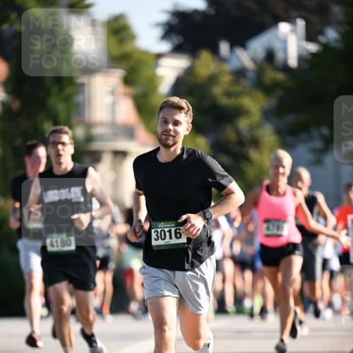 01.09.2024 - BARMER Alsterlauf Dr. Thomas Lammeyer http://msf.ph/oto/6892707 01.09.2024 09:25:33 Laufen 4180, 3016 meine-sportfotos.de