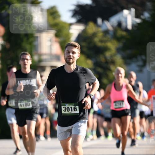 01.09.2024 - BARMER Alsterlauf Dr. Thomas Lammeyer http://msf.ph/oto/6892708 01.09.2024 09:25:33 Laufen 4180, 3016 meine-sportfotos.de