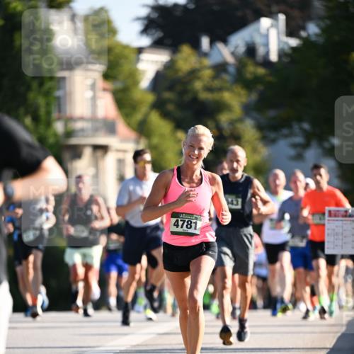 01.09.2024 - BARMER Alsterlauf Dr. Thomas Lammeyer http://msf.ph/oto/6892714 01.09.2024 09:25:34 Laufen 4781 meine-sportfotos.de
