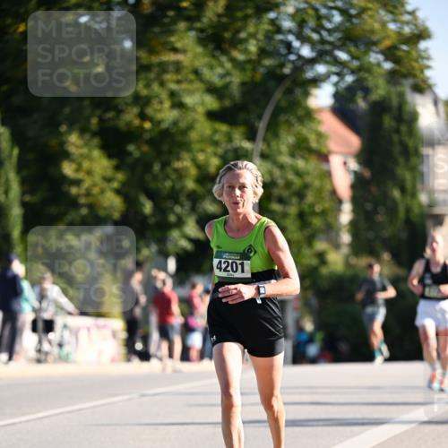 01.09.2024 - BARMER Alsterlauf Dr. Thomas Lammeyer http://msf.ph/oto/6892975 01.09.2024 09:26:17 Laufen 4201 meine-sportfotos.de