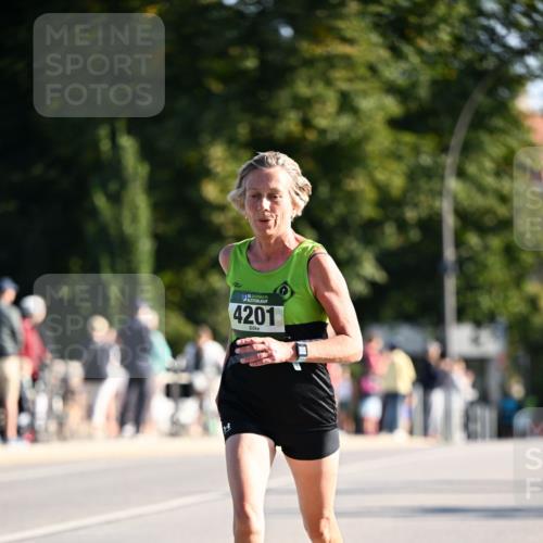 01.09.2024 - BARMER Alsterlauf Dr. Thomas Lammeyer http://msf.ph/oto/6892980 01.09.2024 09:26:18 Laufen 4201 meine-sportfotos.de