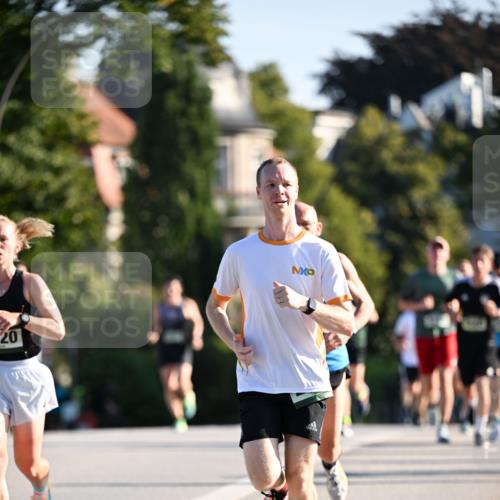 01.09.2024 - BARMER Alsterlauf Dr. Thomas Lammeyer http://msf.ph/oto/6892989 01.09.2024 09:26:20 Laufen 20 meine-sportfotos.de
