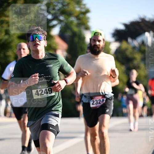 01.09.2024 - BARMER Alsterlauf Dr. Thomas Lammeyer http://msf.ph/oto/6893040 01.09.2024 09:26:29 Laufen 35, 35, 4249, 2324 meine-sportfotos.de