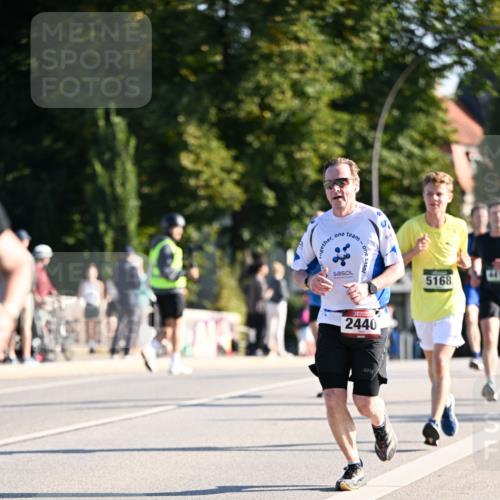 01.09.2024 - BARMER Alsterlauf Dr. Thomas Lammeyer http://msf.ph/oto/6893093 01.09.2024 09:26:37 Laufen 2440, 5168 meine-sportfotos.de