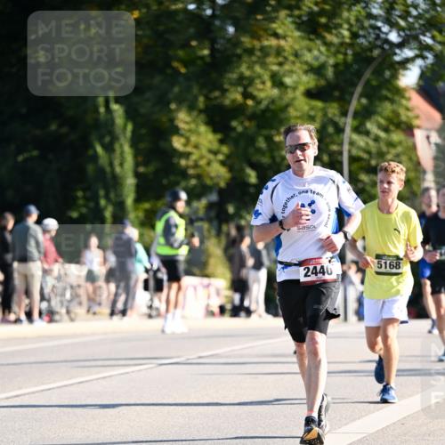 01.09.2024 - BARMER Alsterlauf Dr. Thomas Lammeyer http://msf.ph/oto/6893094 01.09.2024 09:26:37 Laufen 2440, 5168 meine-sportfotos.de