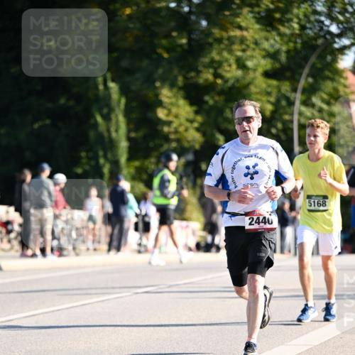 01.09.2024 - BARMER Alsterlauf Dr. Thomas Lammeyer http://msf.ph/oto/6893095 01.09.2024 09:26:37 Laufen 2440, 5168 meine-sportfotos.de
