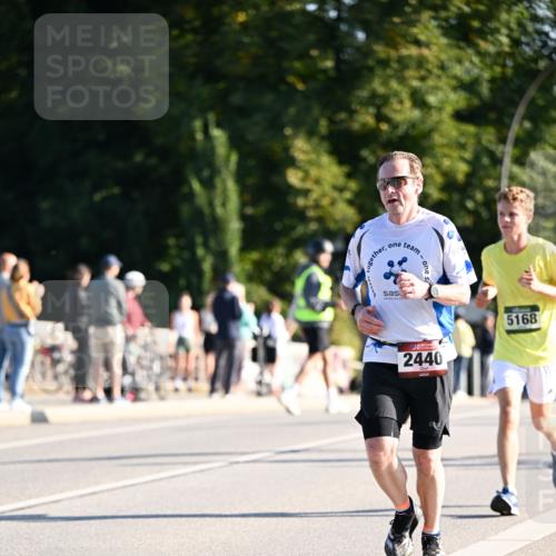01.09.2024 - BARMER Alsterlauf Dr. Thomas Lammeyer http://msf.ph/oto/6893096 01.09.2024 09:26:37 Laufen 2440, 5168 meine-sportfotos.de