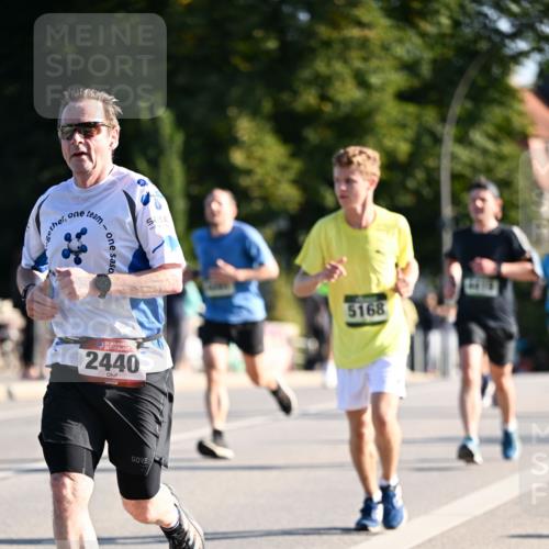 01.09.2024 - BARMER Alsterlauf Dr. Thomas Lammeyer http://msf.ph/oto/6893102 01.09.2024 09:26:38 Laufen 35, 2440, 5168 meine-sportfotos.de